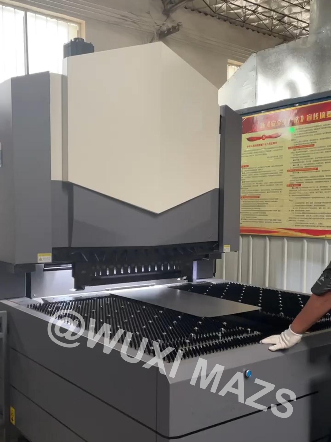 3200 X 1500mm CNC Sheet Metal Folding Machine CNC Panel Bender For Metal Working