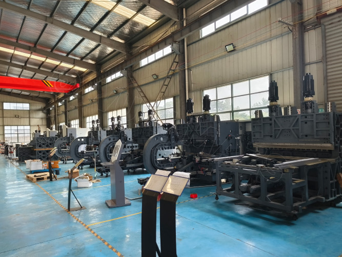 CNC Automatic Sheet Bending Machine 50Hz 3P Edge Bending Tool
